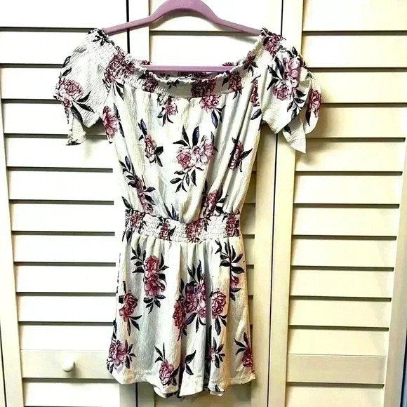 J for Justify Pull On Floral Tie Sleeve Romper Size Small - Picture 1 of 4